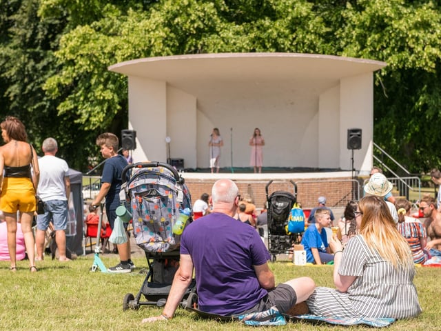 Live music and entertainment was enjoyed by the crowds.