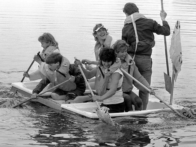 Sailors take to King's Mill Reservoir in 1986.