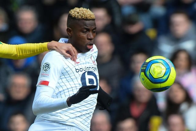Lille striker Victor Osimhen has opened the door to a move to Manchester United or Arsenal as he stalls on an offer from Napoli. (Football Italia vs Daily Express)