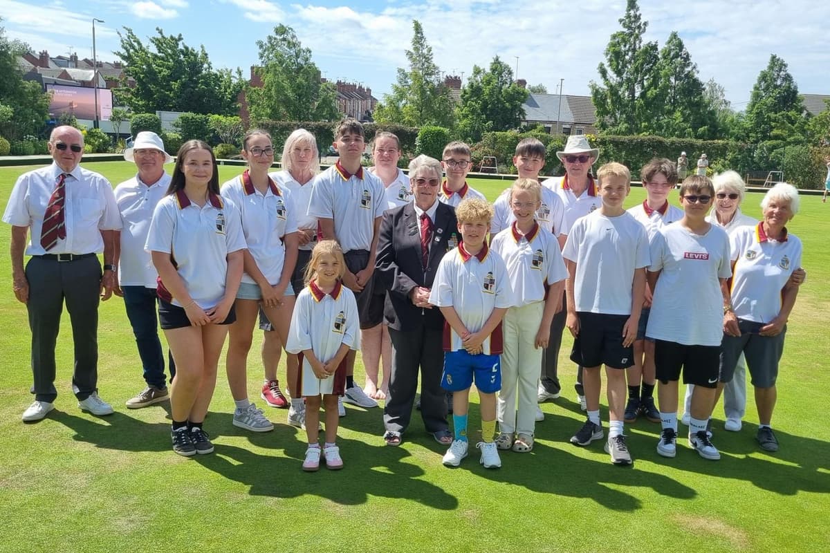 Oliver upsets the odds to take Mansfield Bowling Club's junior title