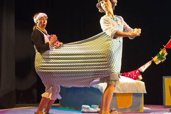 A trip to the theatre with the kids doesn't seem a bad idea for Saturday afternoon, does it? Especially when the show at Mansfield's Palace Theatre is the family fun comedy, 'The Queen's Knickers'. It's a musical, full of songs and silliness, to mark the Queen's Platinum Jubilee. Suitable for all ages, from three upwards, the show lasts about 100 minutes.