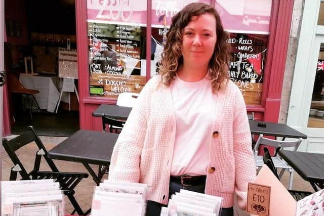 Melissa shares creative craft with the community.