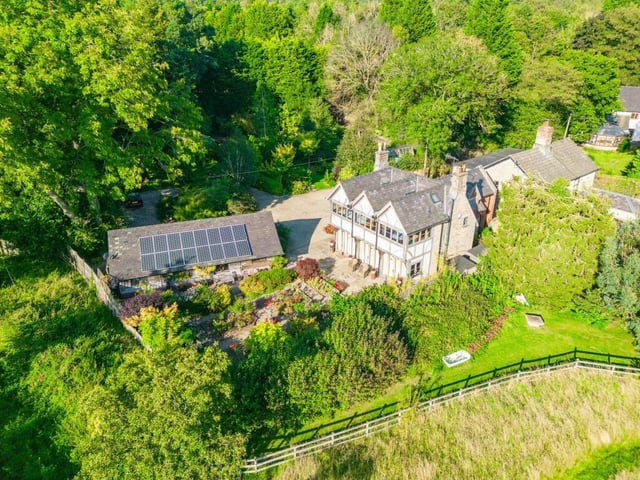 We close our photo gallery with an overhead perspective of Elysium and its grounds. You can see the main house, the annexe and the various gardens.