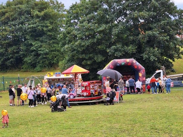 Fairground rides and stalls were present.