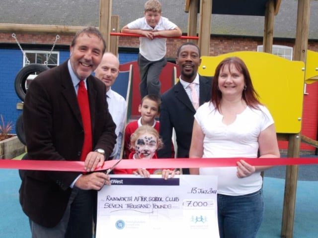 Sherwood MP Paddy Tipping officially opens the new play area at the Python Hill in 2007.