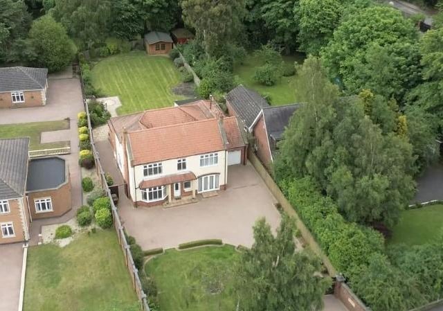 This 6 bed detached house in Oak Tree Lane, Mansfield is on the market for offers over £700,000 and is situated on an enviable plot, of just under half an acre, offering a perfect blend of luxury and character.
