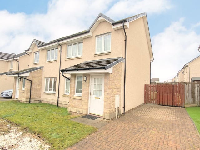 3 bedroom semi detached house in Redding.
Average house price in Falkirk - £140,488.