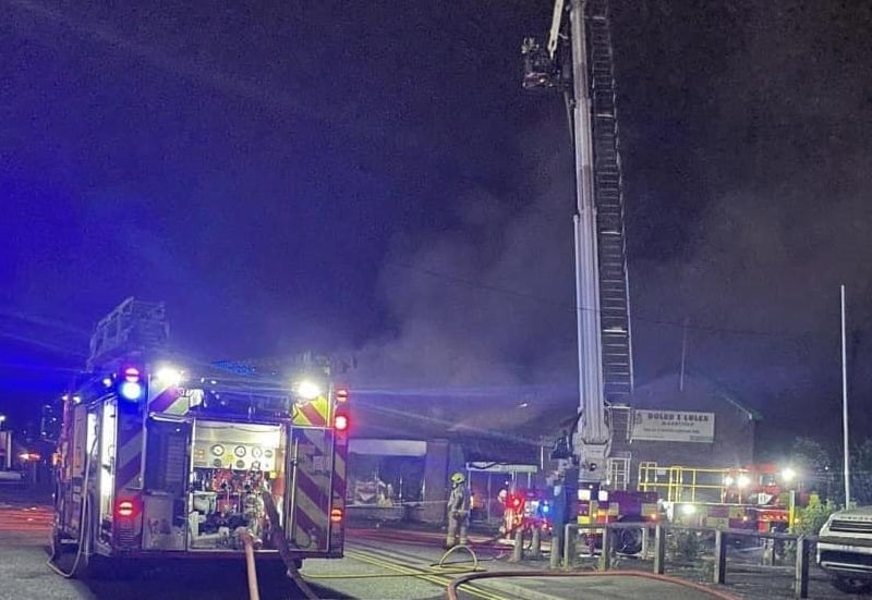 Five crews and the aerial ladder platform attended.