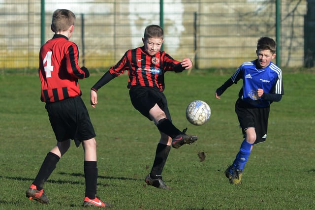 Manor FC v Blidworth Welfare battle it out in the Chad Mansfield Youth Football League.
