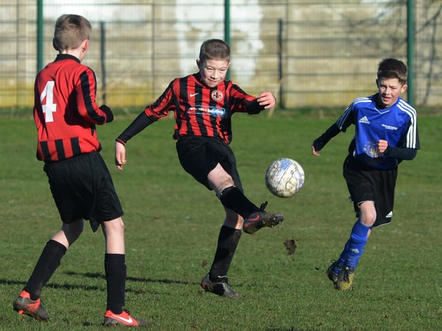 Manor FC v Blidworth Welfare battle it out in the Chad Mansfield Youth Football League.