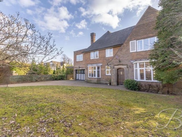 There is also a good-sized garden at the front of the property, made up mainly of a large, well-kept lawn.