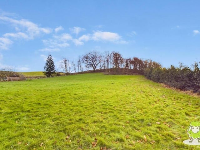 The period property sits on an extensive plot that stretches to 5.5 acres of land.
