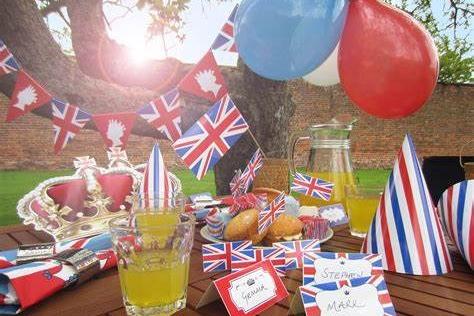 Why not start the jubilee weekend with a tea party at Mansfield's Four Seasons Shopping Centre on Thursday? Kids of shoppers are being invited to make their own picnic box and then eat its contents at the centre's party table. Sessions are taking place at 11 am, 12 midday, 1 pm and 2 pm, although places are limited..