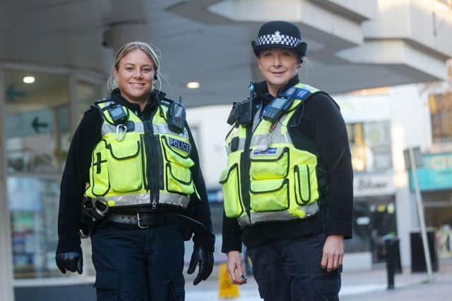 Officers-outside-four-seasons-shopping-centre in Mansfield