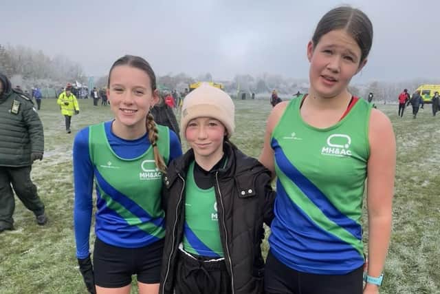 Mansfield Harriers U15 girls team at Shipley Park.