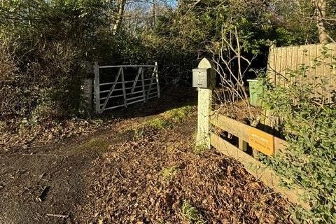 Entrance to the Mansfield Road property.