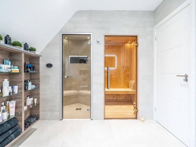 Enjoy your own 'in house spa' featuring a sauna as well as a steam room/shower. The perfect for unwinding after a hard day at work.