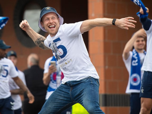 Scott Arfield has been tipped to leave Rangers next summer when his contract expires by former Arsenal striker Kevin Campbell after struggling to force his way into the team this season. (Football Insider)