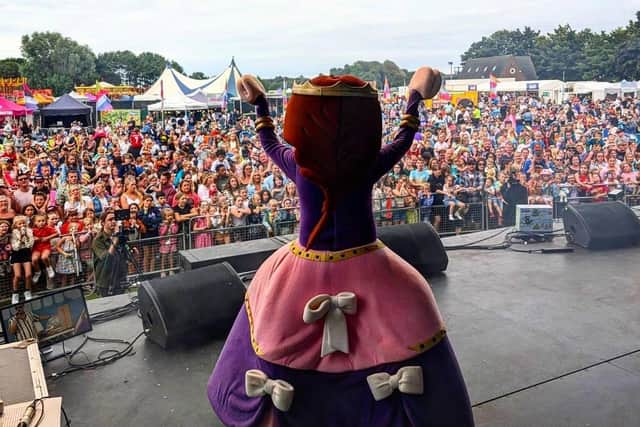 Playmobil rave at Gloworm.