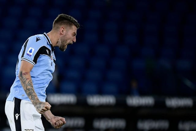 Manchester United have made a fresh approach to sign Lazio midfielder Sergej Milinkovic-Savic with Italian club open to selling if they receive an acceptable offer. (Footmercato via Metro)