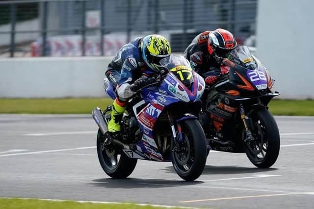 Zak Shelton earns a photo finish win ahead of Championship leader Alfie Davidson at Donington Park.