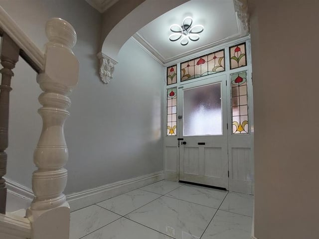 As we prepare to move upstairs, let's go back into the entrance hallway and the front door, where we came in.