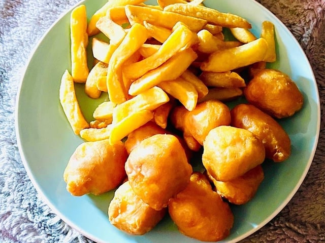Woo Hing, 9 Sutton Road, Huthwaite, Sutton has a 4.5 rating according to Google reviews.