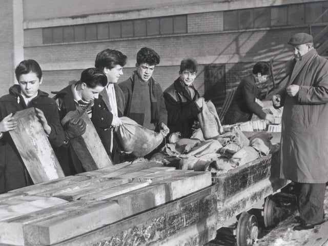 Mansfield colliery trainees from left Michael Noble, Michael Foster, Richard Pledge, Charles Barnes,David Yates and Melvyn Maloney under the watchful eye of Instructor Mr J.Sage, right.
Picture taken Jan 23 1963