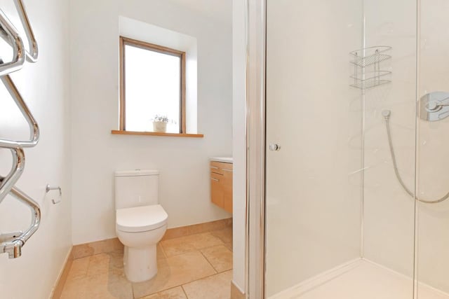 This is the master bedroom's en-suite - it features a separate shower enclosure.