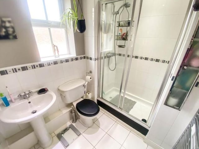 The spectacular second bedroom also has access to a smart en suite bathroom.