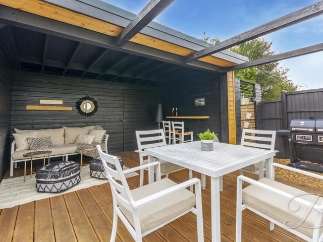 And here is that gorgeous summer house at the far end of the back garden. Complete with a seating area, it is the perfect space for the barbecue season.