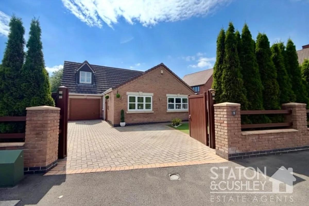 Occupying an enviable position within a peaceful cul-de-sac, the property is ideally located close to a wealth of local amenities, highly regarded schools, and excellent transport links.