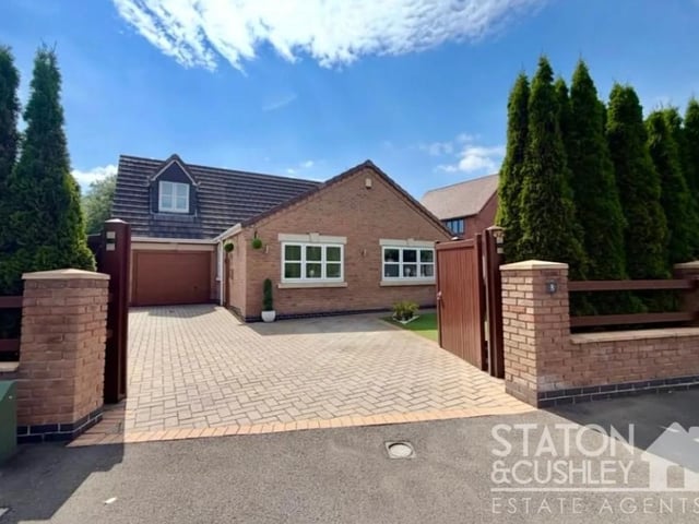 Occupying an enviable position within a peaceful cul-de-sac, the property is ideally located close to a wealth of local amenities, highly regarded schools, and excellent transport links.