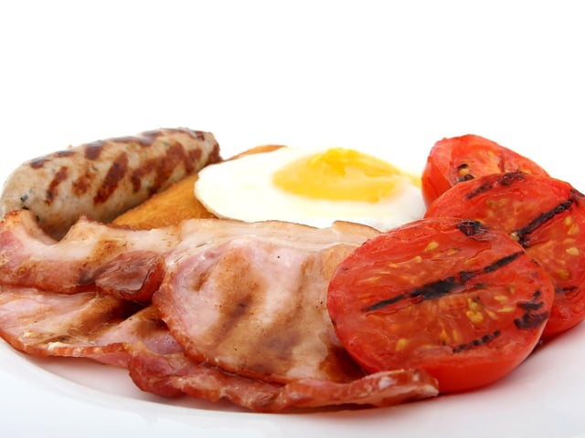 The pub chains are offering free breakfast for two children under 16 with every paying adult.