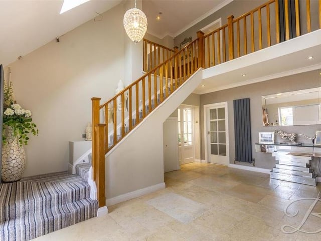 The staircase that leads to the first floor, where we will find all five bedrooms.
