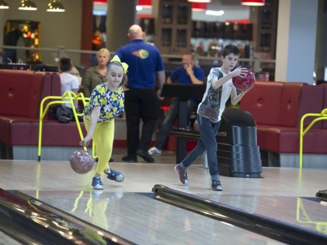 This family-friendly bowling venue offers a fantastic range of entertainment for people of all ages.