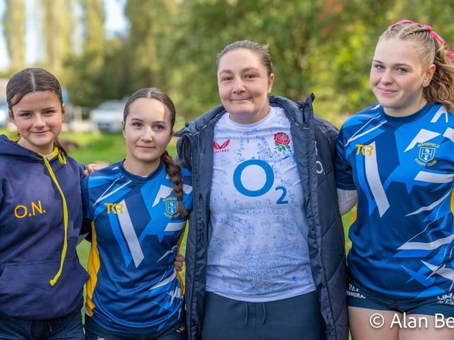 Mansfield RUFC U16 girls enjoying time with Amy Cokayne
