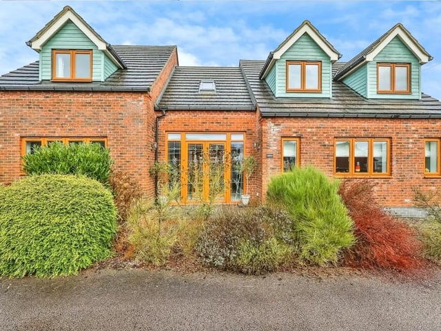 This elegant 5-bedroom detached family home has designed to perfectly compliment family living.
