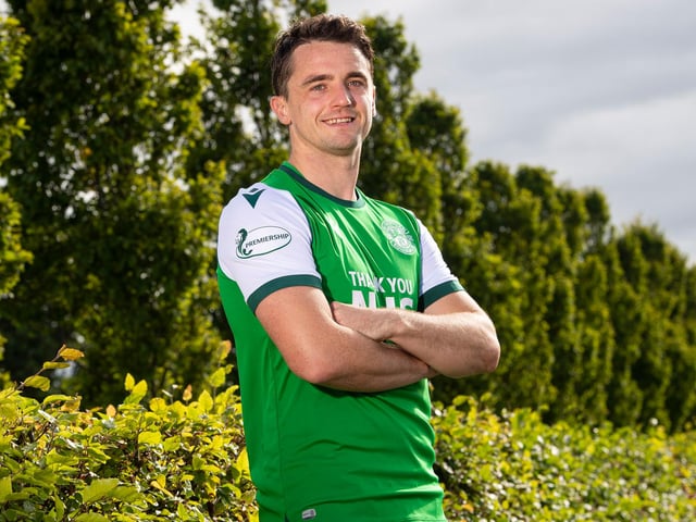 Hibs have confirmed the signing of midfielder Stephen McGinn. The former St Mirren captain has been training with the Easter Road side and has penned a one-year deal. He becomes the third McGinn brother to play for Hibs. (Various)