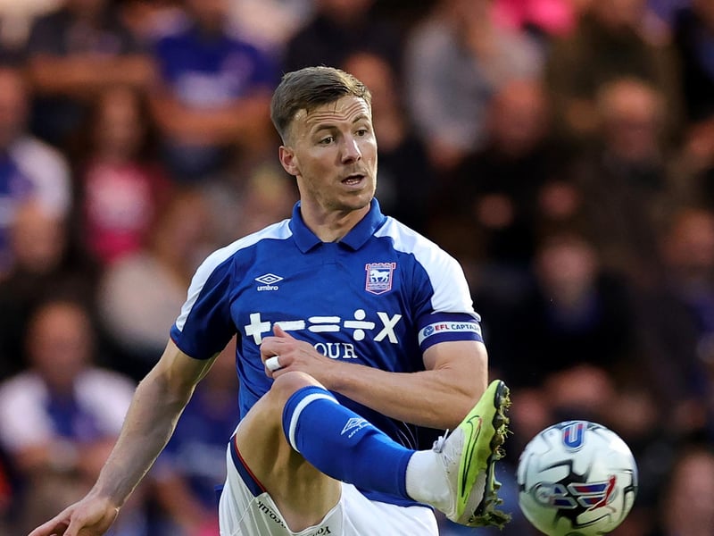 Blackpool have signed midfielder Lee Evans on a two-year deal. The 29-year-old joins the Seasiders following the expiration of his contract with Portsmouth.
