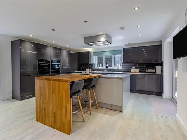 The stylish kitchen features a comprehensive range of modern, high quality, high gloss cabinets complemented by quartz work surfaces. Integrated Neff cooking appliances include a single oven, separate combination microwave oven and a warming drawer. Integrated full height fridge and separate integrated full height freezer. Integrated dishwasher. There is a t-shaped island, integrated Neff induction hob.
