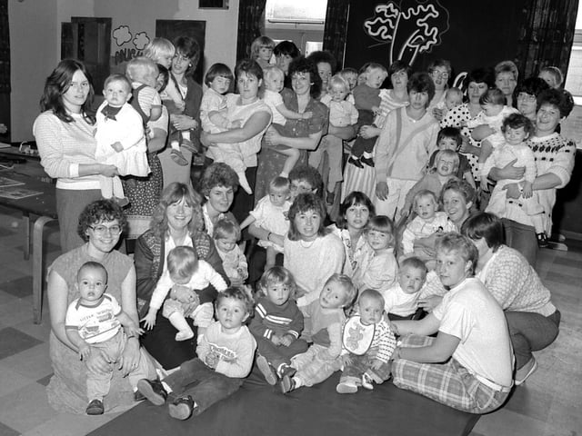 Mums and kids come together in Huthwaite in 1986.
