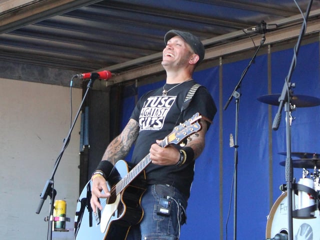 Warsop-born Ken Bonsall is the lead singer and founding member of Ferocious Dog, the popular English folk punk band. The band have travelled the world over the years, performing for thousands of fans on international tours and at popular music festivals such as Glastonbury and Hellfest in France. Here is Ken performing at Warsop Carnival.