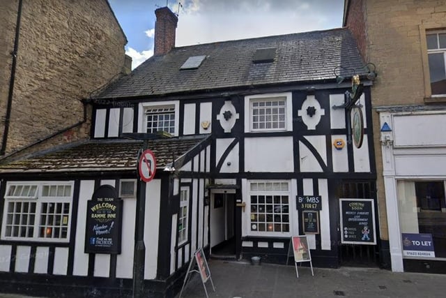 Reviews of this old town centre pub rave about its 'great atmosphere' and 'friendly staff'. The building is four centuries old and had connections with the wool trade, hence its name. Pop in for a cosy pint.