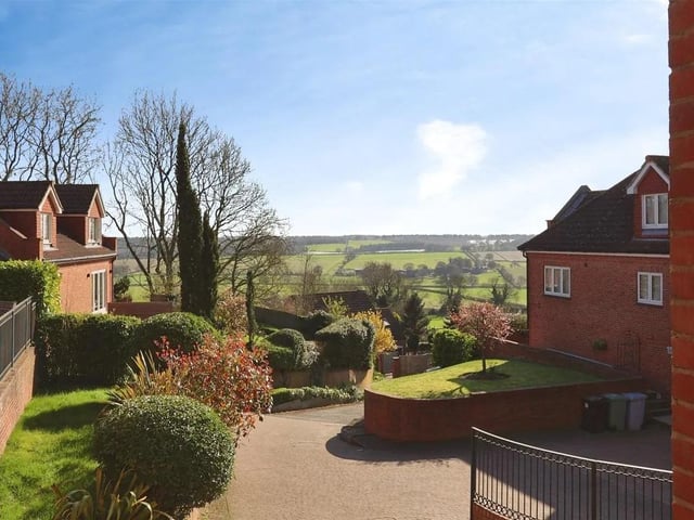 Nestled in the charming area of Forest View, Blidworth, Mansfield, this stunning detached house, offers a perfect blend of modern living and serene surroundings.