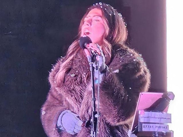 Singer Heidi Fletcher-Smith performed live for the crowd.
