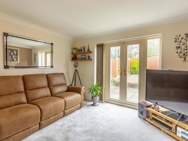 A second shot of the lounge, which is both comfortable and bright. Time to relax in front of the telly.
