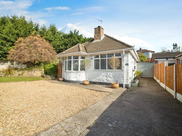 This charming three-bedroom dorma bungalow is set back off the road, offering a peaceful retreat while being conveniently close to the town centre and local amenities. The property is situated on a well-sized plot, providing ample space and privacy. Contact Frank Innes 01623 889088.
