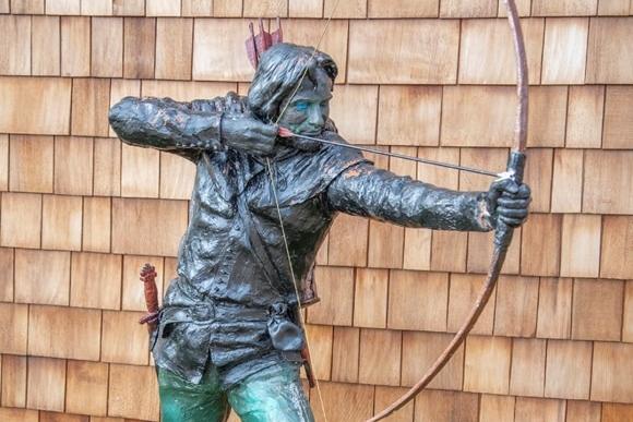 Mansfield was the chief town of Sherwood Forest — the legendary base for the activities of Robin Hood, the medieval robber and popular hero. The forest court was held in the town’s Moot Hall (built 1752). Stories about Robin Hood are still told all over the world today.