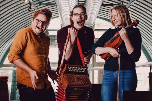 Le Coin-Coin (quack-quack) is perhaps the most well-known cri du canard (call of the duck). But coming in a close second is a newly-formed trio of musicians who go by the name of Cri Du Canard and who are staging a show at The Verney Institute in Pleasley on Saturday (7.30 pm). Grace Smith, Sam Partridge and Dave Gray intertwine fiddle, flute and melodeon in a repertoire of traditional French folk music.